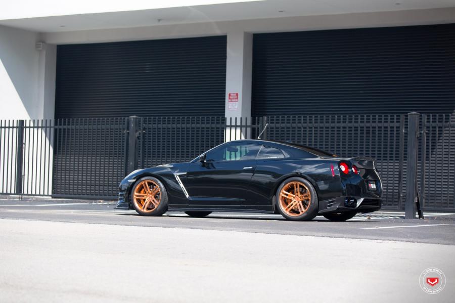  Nissan GT-R on Vossen Wheels (CG-202) 2017 года  (фото 5 из 51)